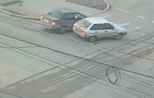 В Красноярске два автомобиля поворачивали налево и столкнулись. Кто виноват? 