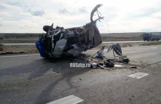 «Газель» столкнулась с грузовиком в Ростовской области. Один погиб и семеро пострадали 