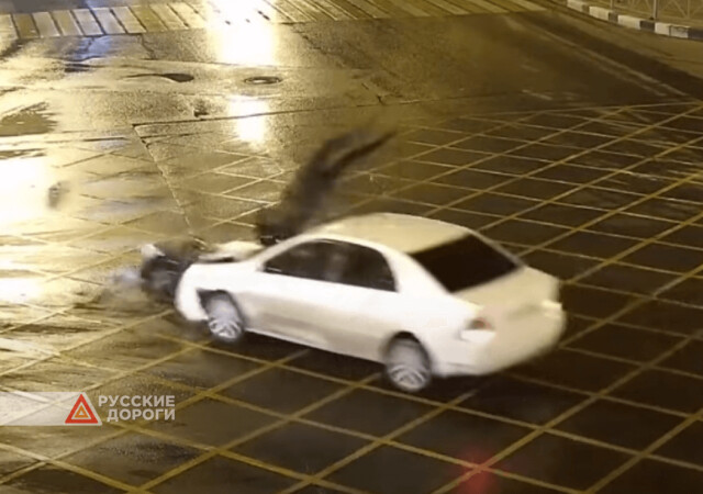 Автомобиль столкнулся с мопедом в Южно-Сахалинске