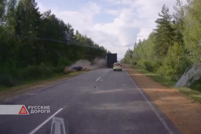 Двойной обгон и авария на трассе