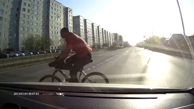 Велосипедист скрылся с места ДТП в Омске 