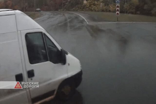 Бензовоз и фургон столкнулись на кольце в Татарстане
