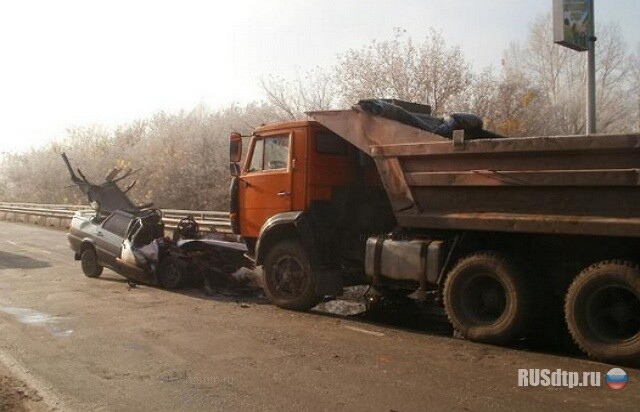 Лобовое ВАЗа и КамАЗа 