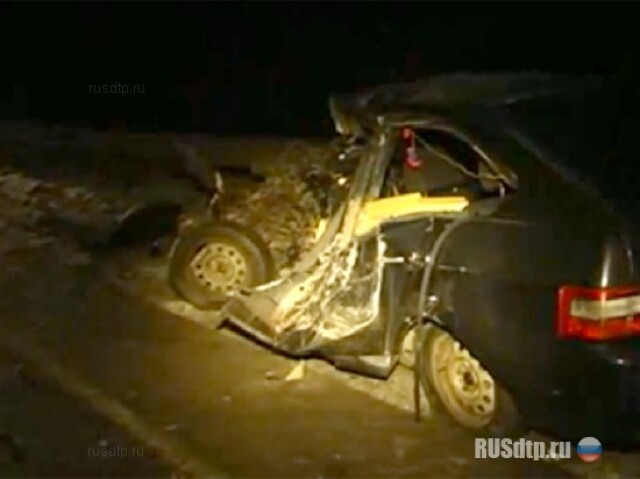 ВАЗ-2112 залетел под бензовоз 