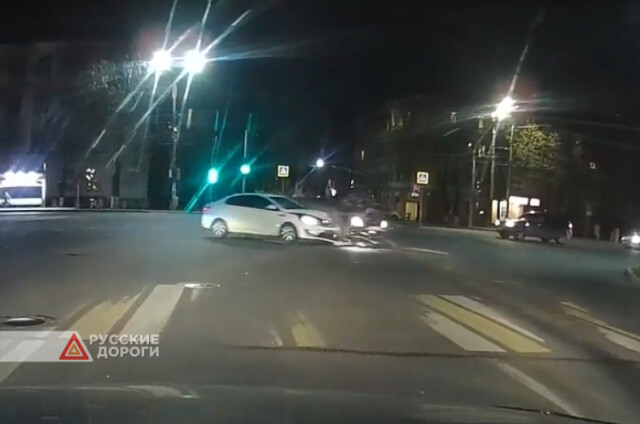 Опубликовано видео ДТП с перевернувшейся на проспекте Гагарина Kia