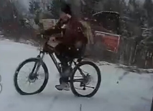 В Иркутской области микроавтобус сбил велосипедиста на пешеходном переходе 