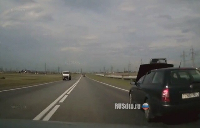 Распахнулся капот 