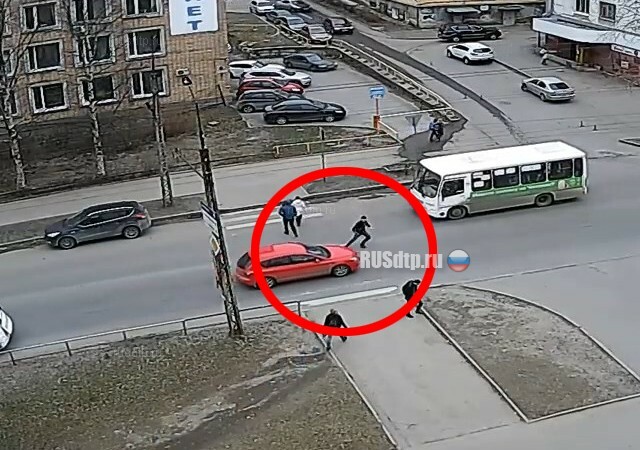 В Петрозаводске 14-летний подросток попал под колеса автомобиля. ВИДЕО 