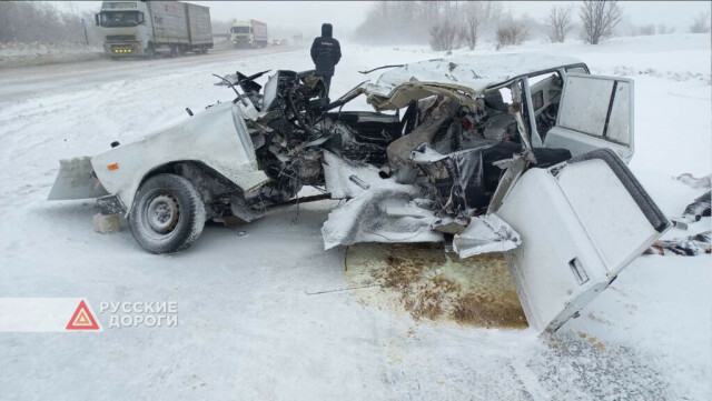 Трое разбились на заснеженной трассе М-5 в Самарской области 