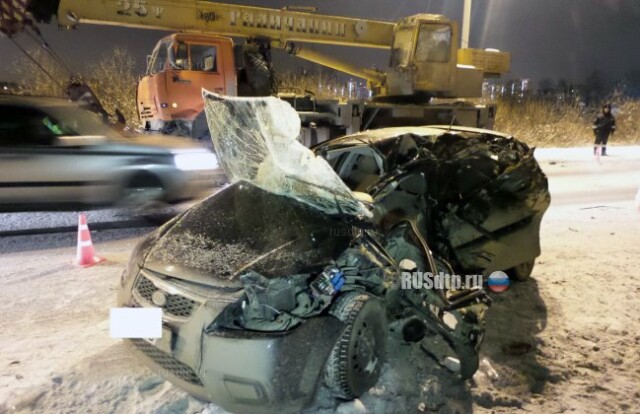 Автомобиль с мамой и ребенком попал под встречный КАМАЗ в Екатеринбурге 