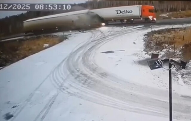 «Не выдержал безопасную дистанцию»: две фуры столкнулись на трассе «Иртыш»