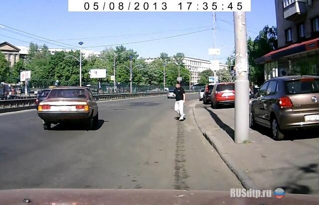 Автомобиль сбежал от водителя 