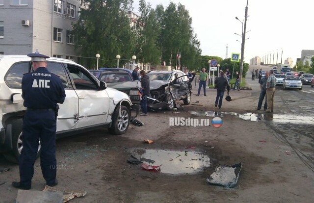 В Новгороде водитель грузовика устроил массовое ДТП с участием 10 автомобилей 
