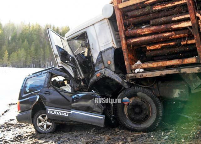 Водитель «Субару» погиб в ДТП с лесовозом на трассе М-8 