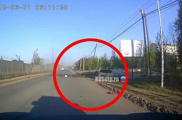 В Ленске пьяная женщина на «Subaru» врезалась в столб. ВИДЕО 