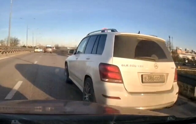 Момент ДТП в Симферополе: «Дама на Мерседесе не соглашалась с виной»