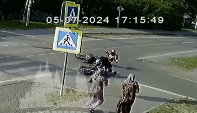 «Скорая приехала через 3 секунды»: два мотоцикла столкнулись на перекрестке в Тобольске 