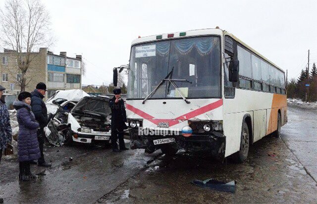 В Алтайском крае в ДТП с участием автобуса и автомобиля погибли два человека 