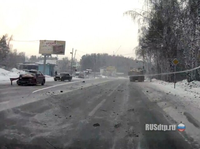 Вынесло под грузовик 