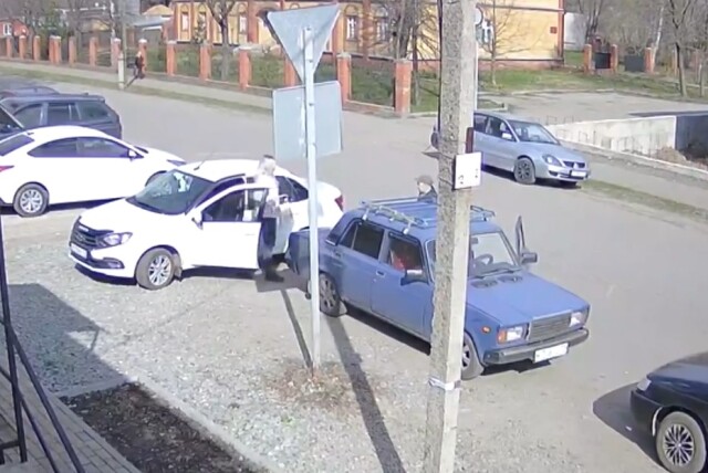 «Отомстил девушке, повредив автомобиль»: в Кировской области разыскивают скрывшегося водителя «Жигулей» 