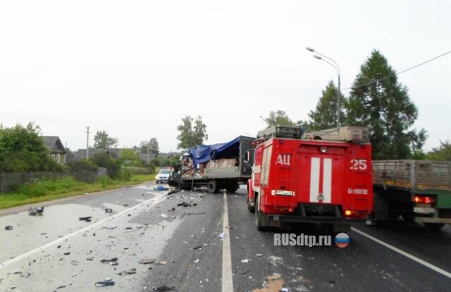 На трассе М10 «Россия» столкнулись два грузовика 