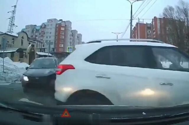 ДТП в Чебоксарах на перекрёстке Кадыкова — Пролетарская