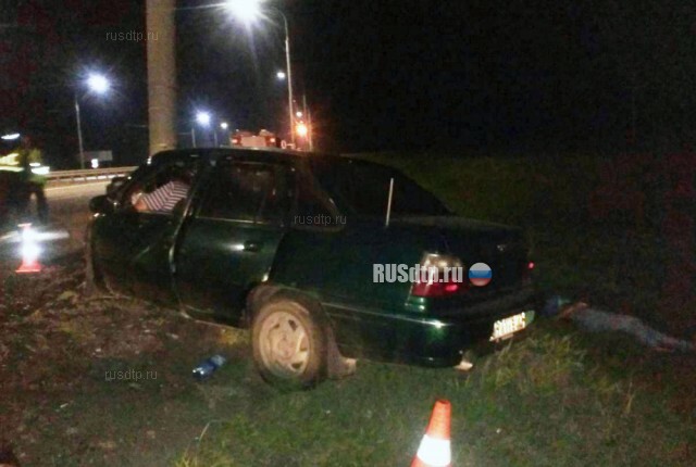 Трое погибли при столкновении автомобиля со столбом на трассе М-4 в Липецкой области 