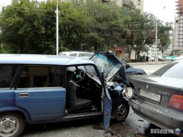 Авария на светофоре в Новосибирске 
