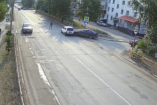 Момент ДТП на улице Кирова в Усть-Куте