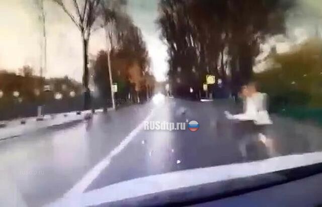 Момент гибели подростка под колесами автомобиля в Новокузнецке запечатлел видеорегистратор
