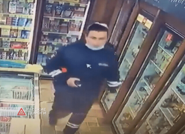 В Тюмени инспектор ДПС похитил в магазине пиво 