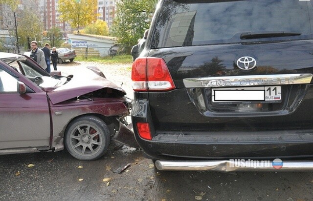 «Десятка» протаранила «Ленд-Крузер» 