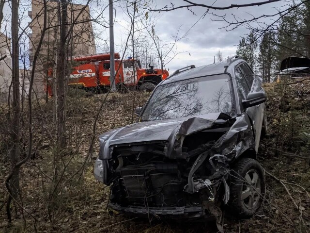 В Оленегорске китайский кроссовер пытался повернуть налево и попал в ДТП 