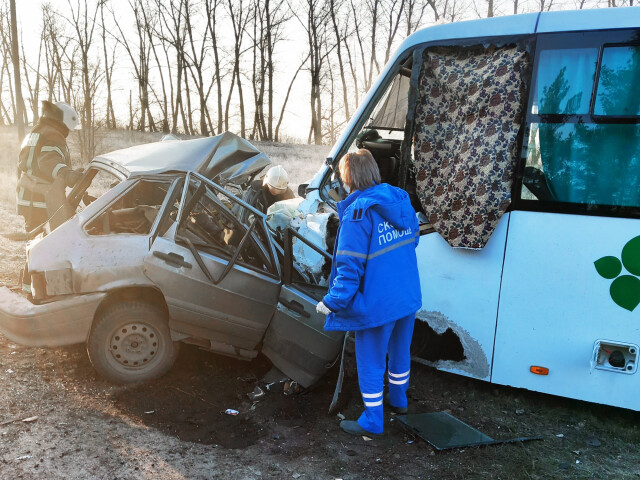 ДТП с участием микроавтобуса и легкового автомобиля в Воронежской области: трое погибли 
