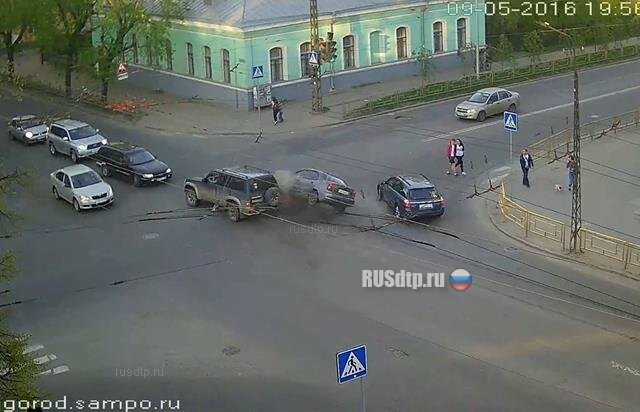 \»Шевроле\» и \»Ниссан\» столкнулись на перекрестке в Петрозаводске