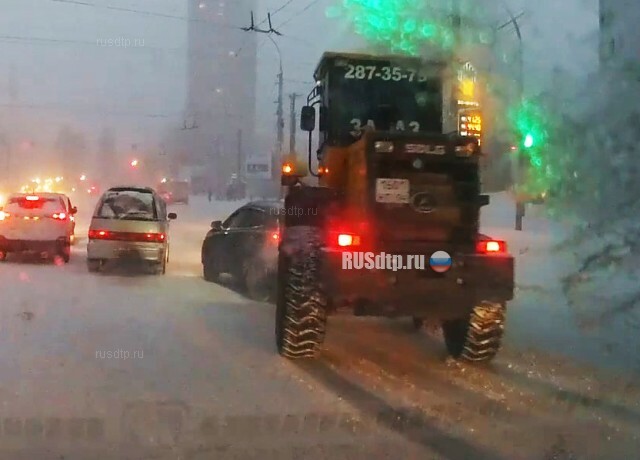 ДТП с погрузчиком в Новосибирске