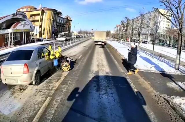 В Подмосковье таксист сбил инвалида-колясочника 