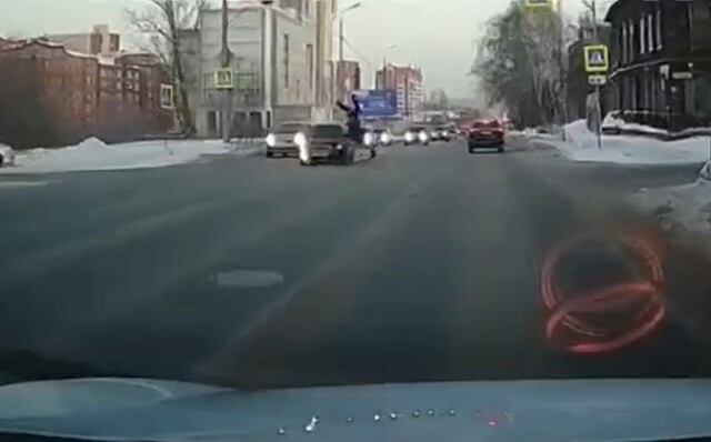 В Томске водитель «Лады» сбил пешехода и скрылся с места ДТП