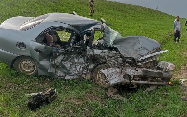В Башкирии лихач на «Ладе» въехал в машину с семьей: погибли 4 человека 