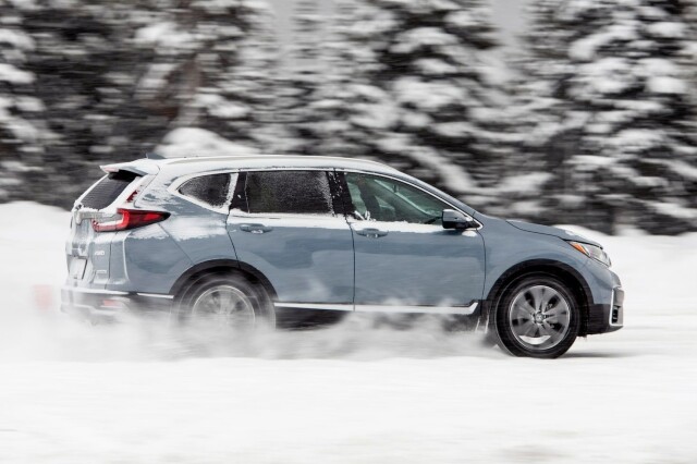 Почему полноприводные автомобили небезопасны на зимней дороге 