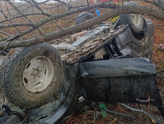 В Приморье внедорожник вылетел в кювет и перевернулся: погибли двое мужчин 