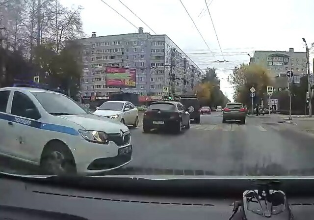 Полицейский автомобиль стал участником ДТП в Рязани