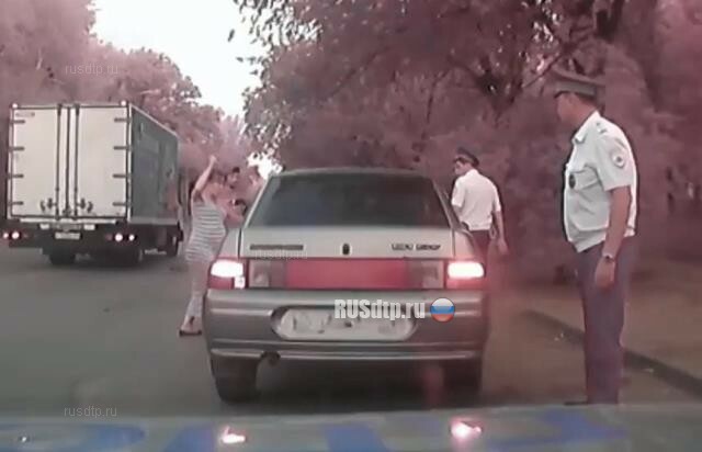 В Волжском полицейские остановили автомобиль с пьяной беременной женщиной