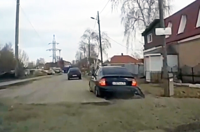 В Томске водитель заниженной "Приоры" оторвал бампер