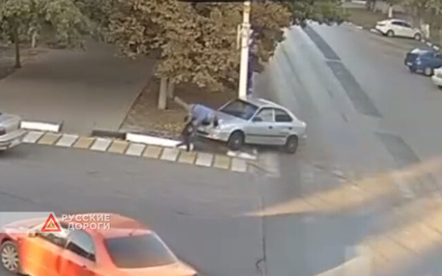 В Новочеркасске автомобиль сбил пешехода