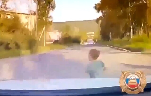 «Перебегал дорогу вне пешеходного перехода»: 5-летний ребенок попал под машину в Железногорске-Илимском