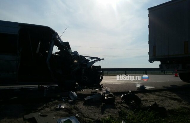 12 человек пострадали в ДТП с участием автобуса и грузовика в Воронежской области 