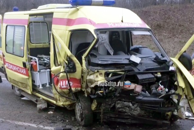 На Кубани в ДТП с участием скорой и легкового автомобиля погибли 6 человек 