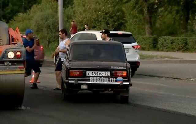 Битва за дорогу: в Омске дорожные рабочие подрались с автолюбтелями