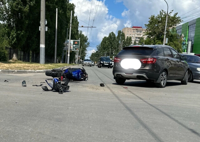 ДТП в Балаково: водитель автомобиля выезжал со второстепенной и не уступил дорогу мотоциклисту 